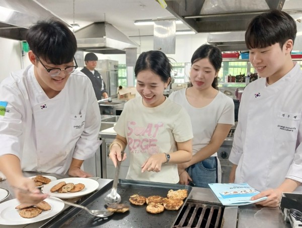 광주대 유학생, 광주 떡갈비의 매력에 반하다